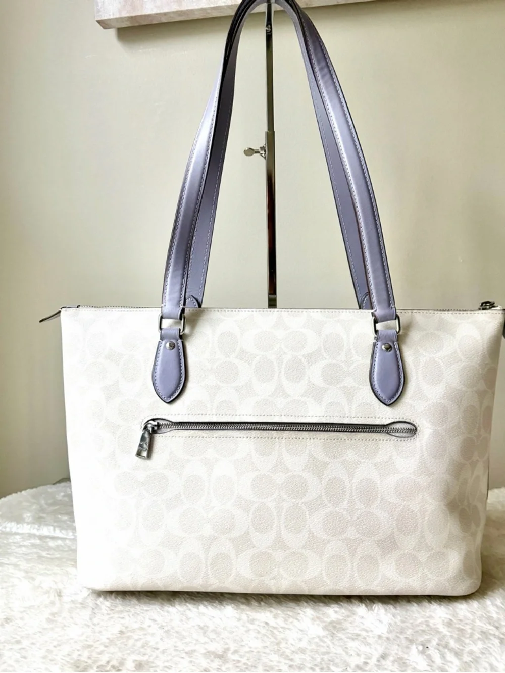 Coach Gallery Tote in leather / signature canvas with chain charm - Picture 9 of 12